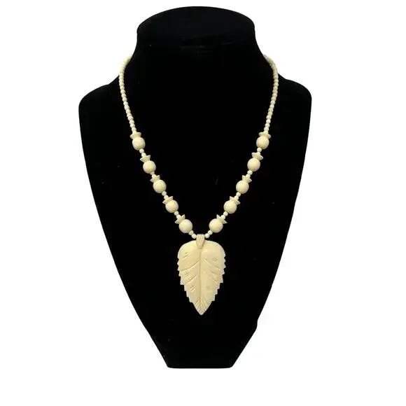 Vintage 70s Carved Bone Beaded Leaf Pendant Necklace Tribal Cream - Picture 1 of 8